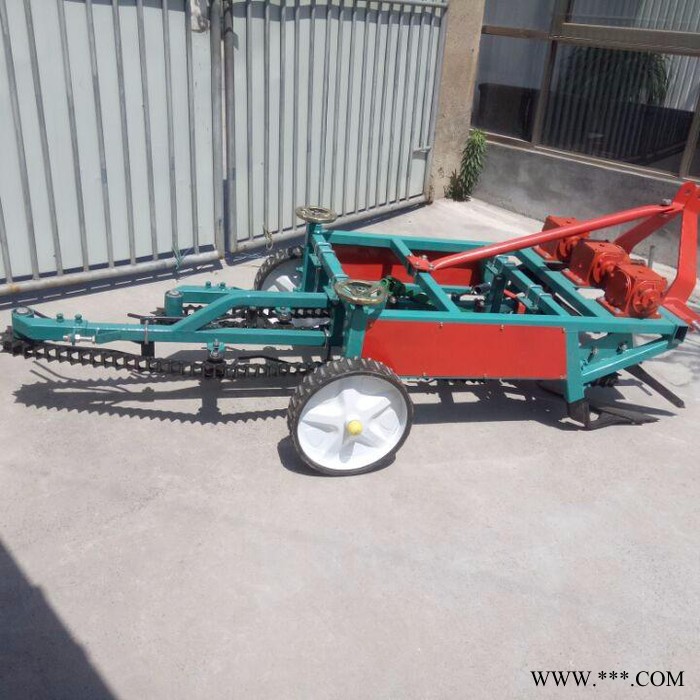 四轮牵引花生收获机 手扶花生土豆收获机视频 山药蛋挖掘机图3