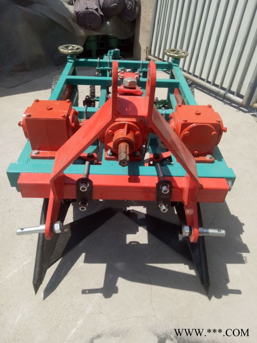 四轮牵引花生收获机 手扶花生土豆收获机视频 山药蛋挖掘机图6