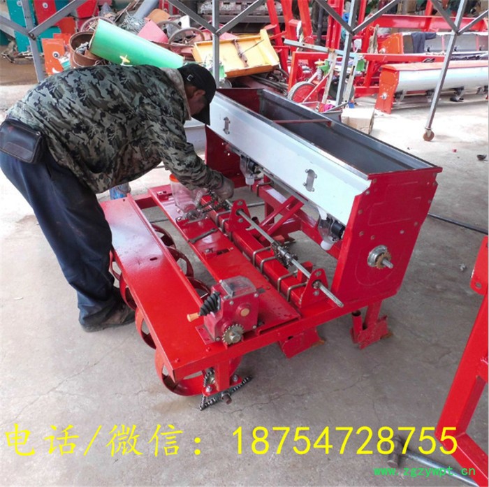 陕西新型胡萝卜起垄精播机 宇晨牛膝点播机 苜蓿精播机厂家价格图4