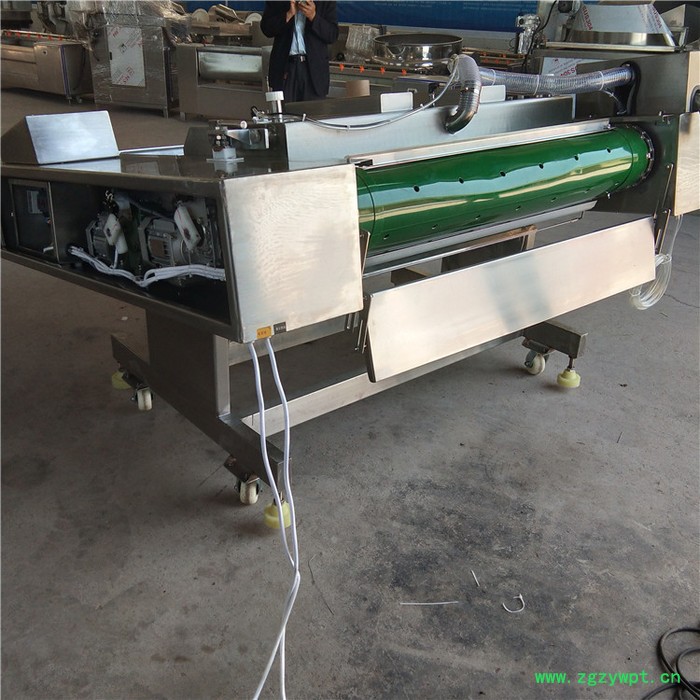 义康牌GDS-1000型连续式真空包装机  羊蹄真空包装机  羊杂滚动式包装机图8