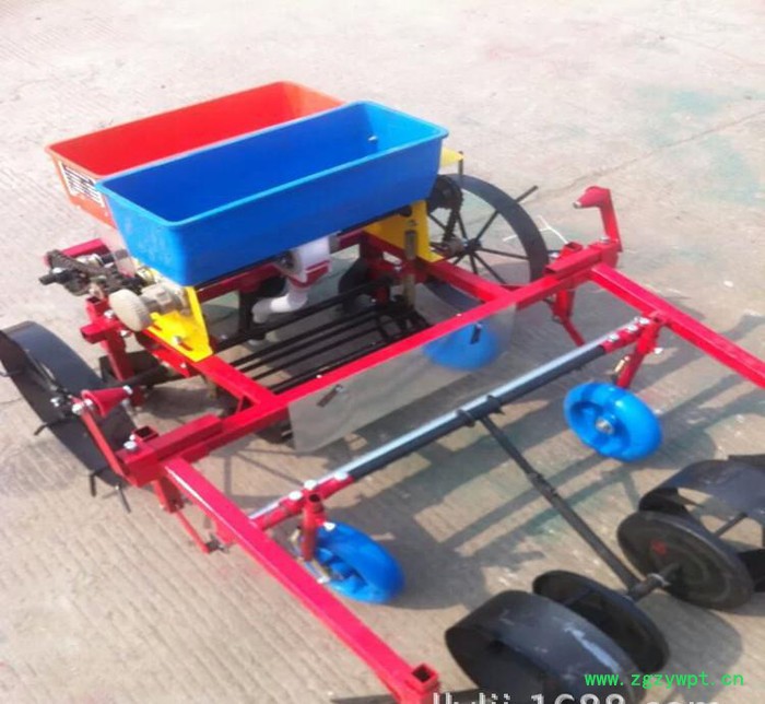 牵引花生起垄播种机 药材喷药覆膜机 喷药起拢覆膜机图3