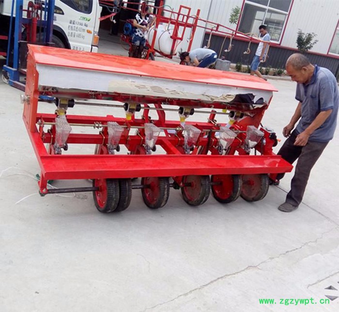 拖拉机带多行中药材蔬菜播种机 专用精播种机 谷子播种机图3