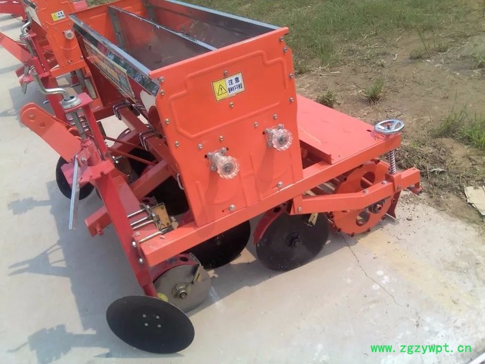 拖拉机带多行中药材蔬菜播种机 专用精播种机 谷子播种机图2