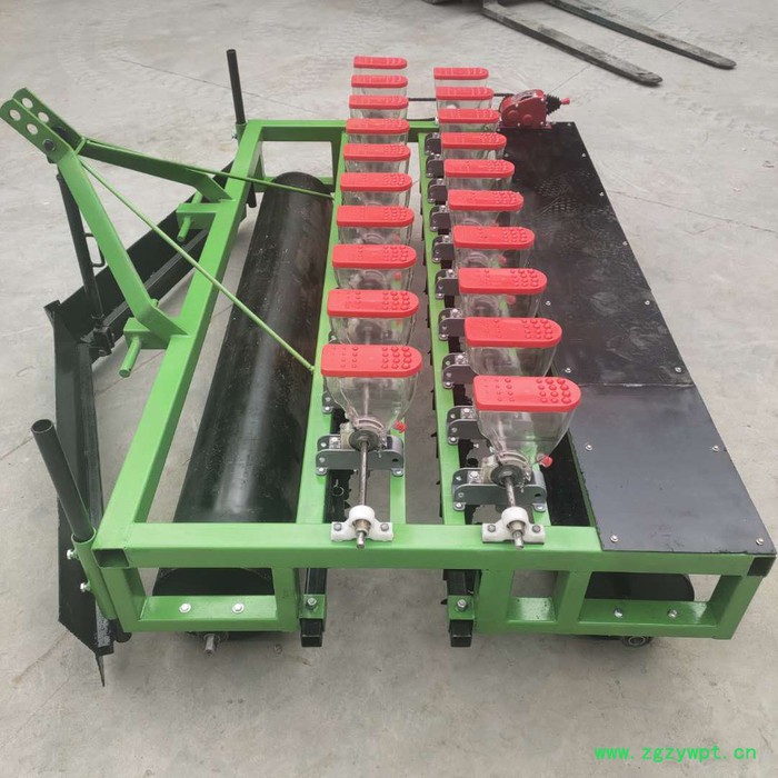 富兴机械生产蔬菜播种机 谷子精播机 拖拉机牵引苜蓿药材播种机厂家图3