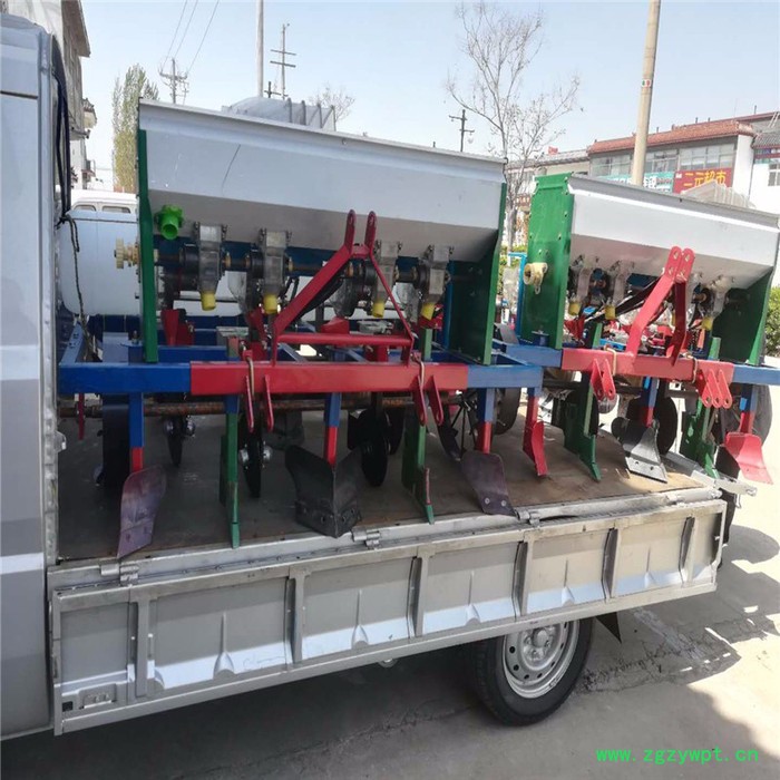 谷子喷药覆膜机 药材覆膜机 长期供应花生覆膜播种机图3