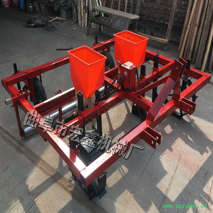 宏博 多功能喷药覆膜机 花生播种覆膜机 红薯起垄施肥机图3