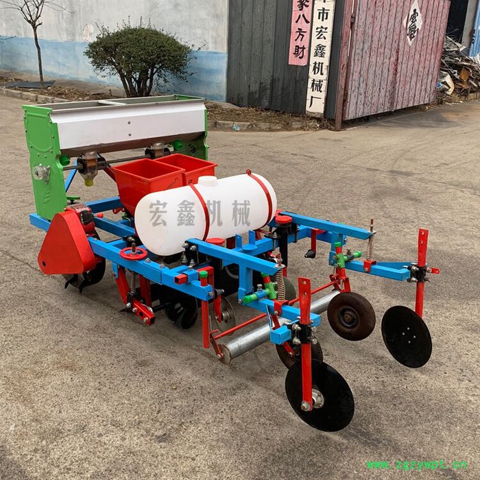 宏博 多功能喷药覆膜机 花生播种覆膜机 红薯起垄施肥机图5