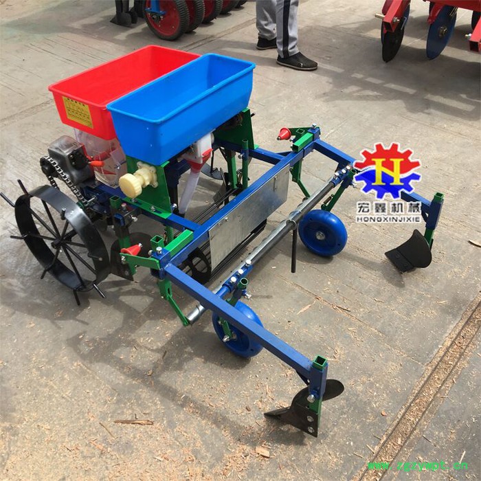 宏博 多功能喷药覆膜机 花生播种覆膜机 红薯起垄施肥机图2