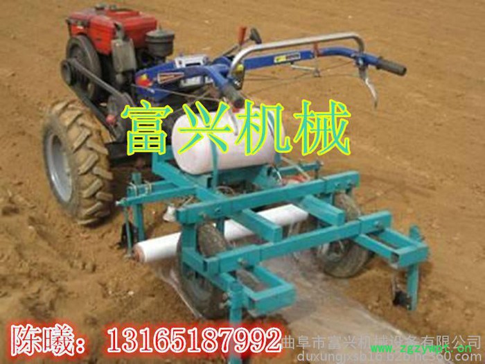 新型多功能花生播种机 农用蔬菜专用覆膜铺膜机 药材覆膜机视频图6