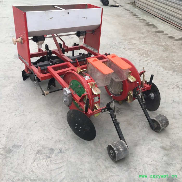 秋葵免扣苗膜上播种机价格 富兴稻谷药材精播机 黄豆施肥精量播种机厂家图5