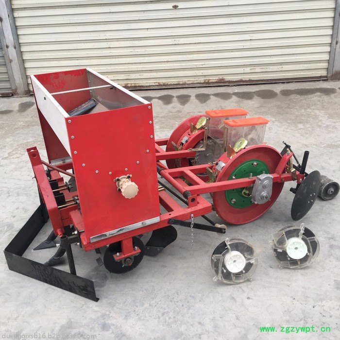 秋葵免扣苗膜上播种机价格 富兴稻谷药材精播机 黄豆施肥精量播种机厂家图6