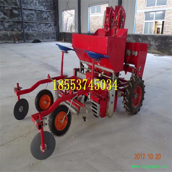 马铃薯播种施肥打药起垄覆膜机 土豆种植覆膜喷药起垄施肥机图4