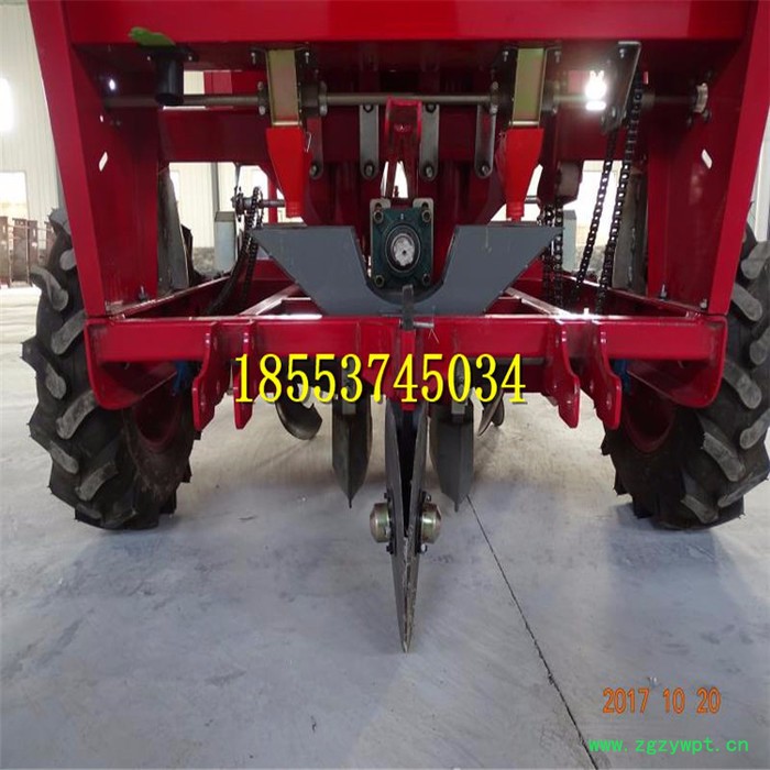 马铃薯播种施肥打药起垄覆膜机 土豆种植覆膜喷药起垄施肥机图8