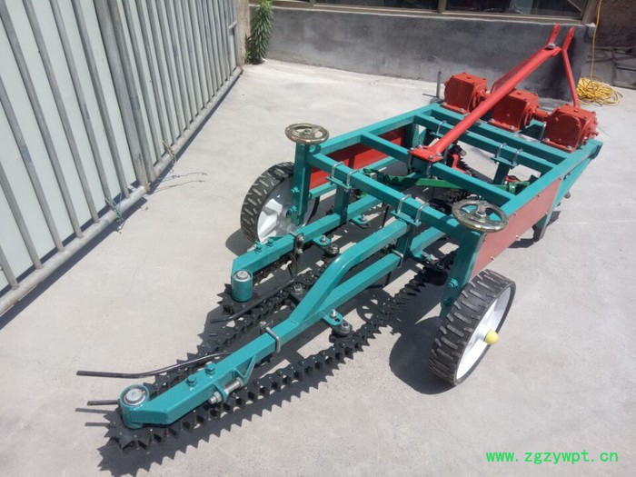 新型花生收获机 拖拉机带的平地起垄机 两用花生药材收割机抖土干净图6