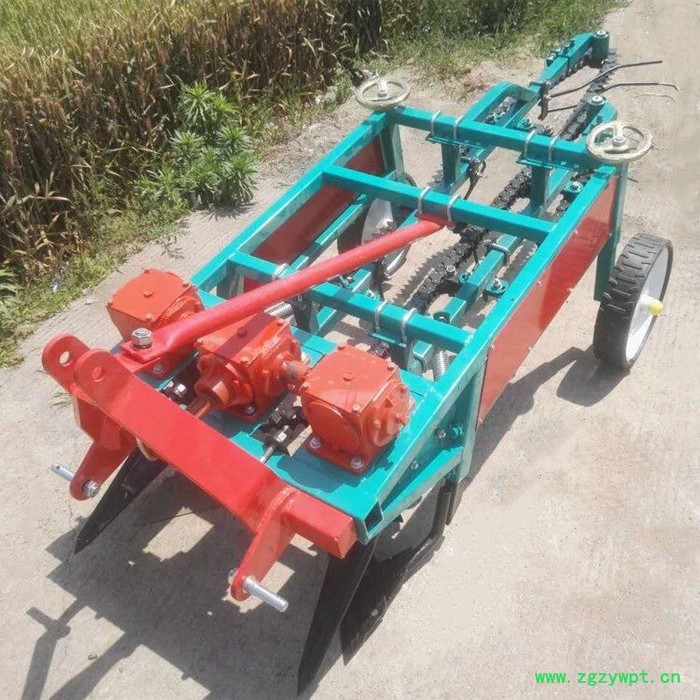 新型花生收获机 拖拉机带的平地起垄机 两用花生药材收割机抖土干净图2