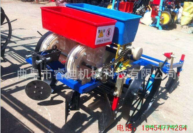 三行玉米点播施肥机 宜章县土豆喷药覆膜机 双行汽油播种机图2