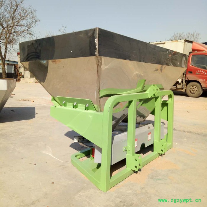 轴连接打药机 多功能圆桶扬肥施肥机 多功能圆桶扬肥施肥机轴连接打药机 多功能圆桶扬肥施肥机 小型单盘撒肥机厂家 节省人力图8