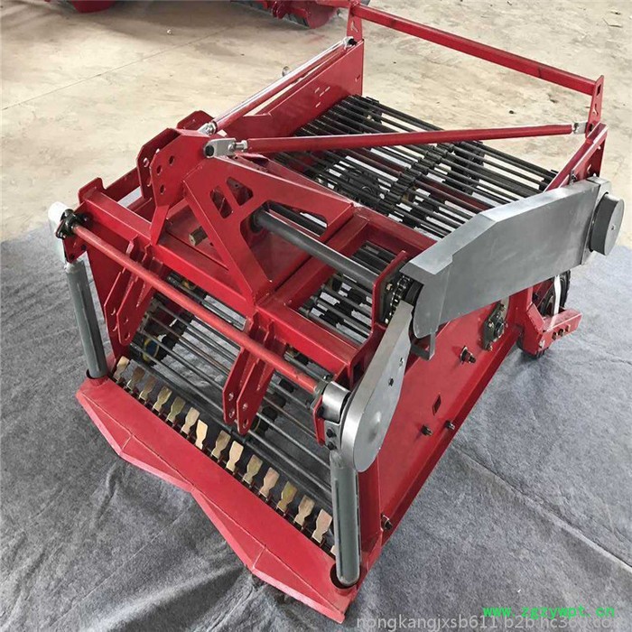 农康链条式 土豆收获机 多功能收获机 垄上挖土豆的机器 平地马铃薯收获机 药材收获机图3