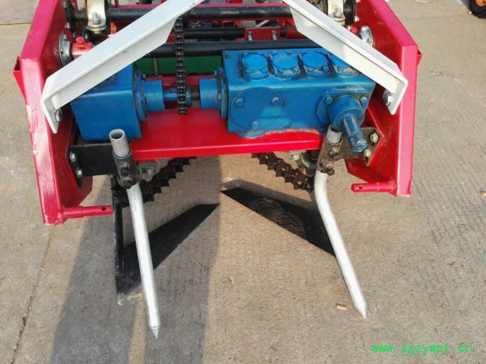 农用新款花生收获机 多用型地瓜土豆收获机 四轮带动药材收获机图8