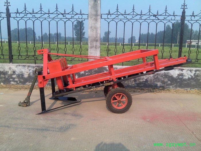 农用新款花生收获机 多用型地瓜土豆收获机 四轮带动药材收获机图2