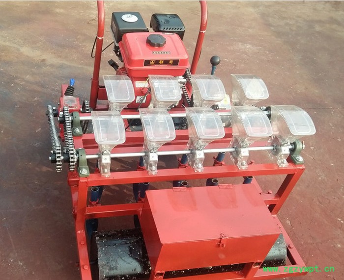 拖拉机带药材播种机 拖拉机带洋芋播种机 垄上高粱播种机 蔬菜播种机视频图7