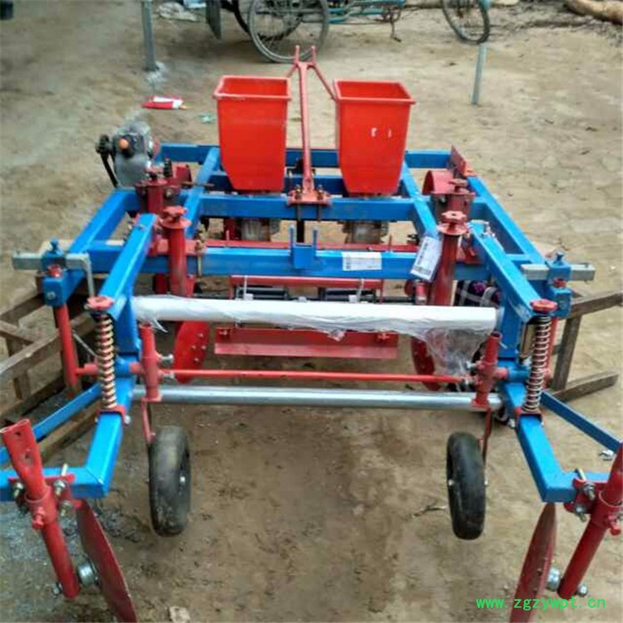 多功能起垄铺膜喷药施肥机图片 花生起垄喷药播种机**图8