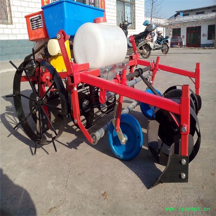 多功能起垄铺膜喷药施肥机图片 花生起垄喷药播种机**图7