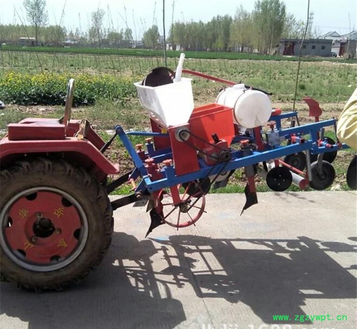 薯子起垄播种机 马铃薯收获机价格 银川药材种植地膜机图3