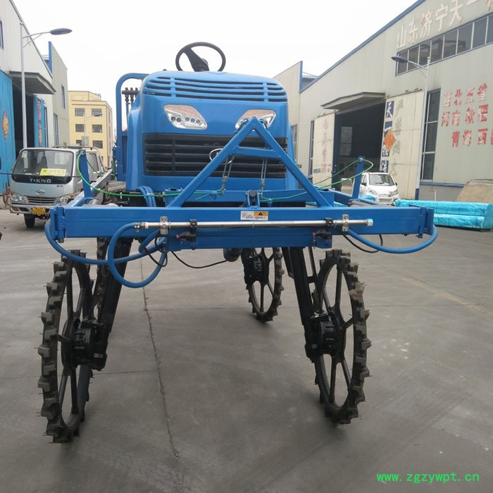 全新直供大型四驱打药车玉米小麦灭虫农药喷洒机自走式施肥机图6