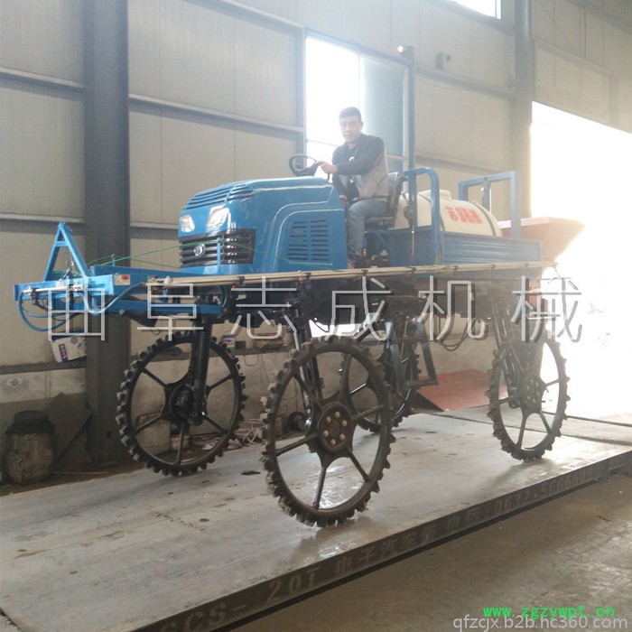 全新直供大型四驱打药车玉米小麦灭虫农药喷洒机自走式施肥机图5