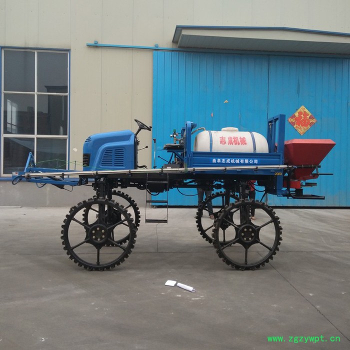 全新直供大型四驱打药车玉米小麦灭虫农药喷洒机自走式施肥机图4