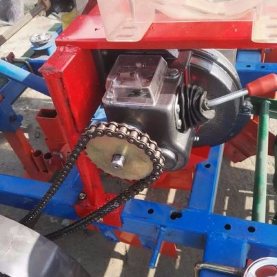 新款土豆播种覆膜机 花生喷药施肥机 洋芋施肥喷药覆膜机