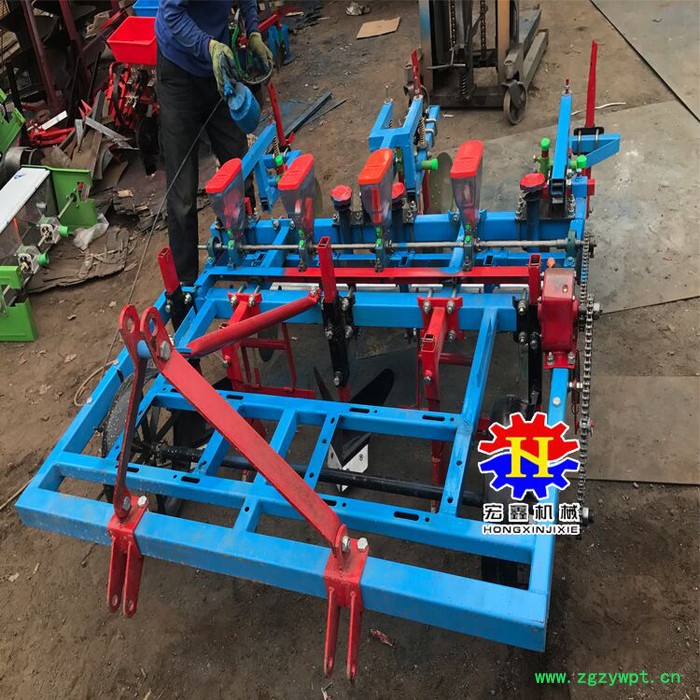 宏博 播种施肥机 旋耕起垄施肥覆膜机 播种施肥喷药铺膜一体机图5