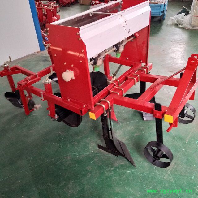 喷药滴灌起垄覆膜一体机 农用拖拉机带的三点悬挂农启辰起垄覆膜机 施肥机 地瓜起垄施肥覆膜一体机 131-84116297图3