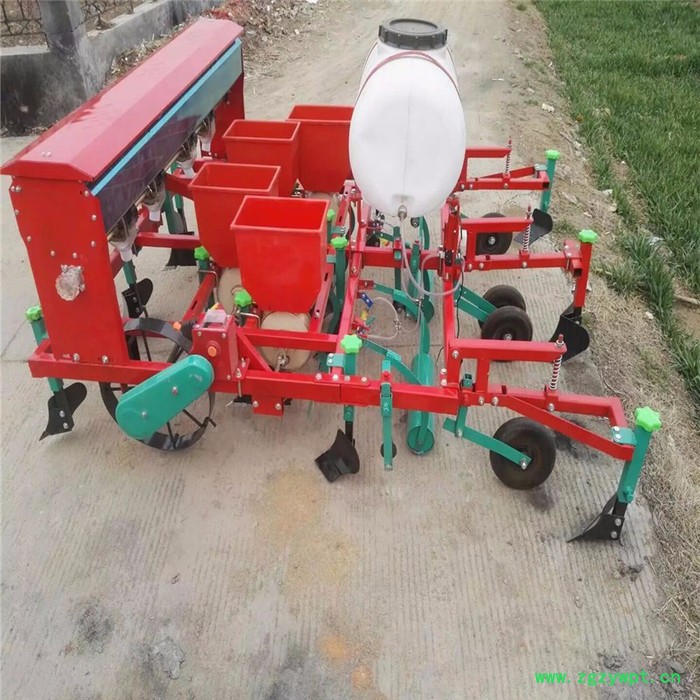 拖拉机施肥机 土豆喷药覆膜机 喷药覆膜机价格图6