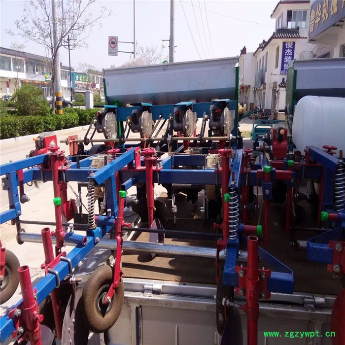 内蒙古 药材喷药覆膜机价格 四行花生玉米起垄施肥播种喷药机图2