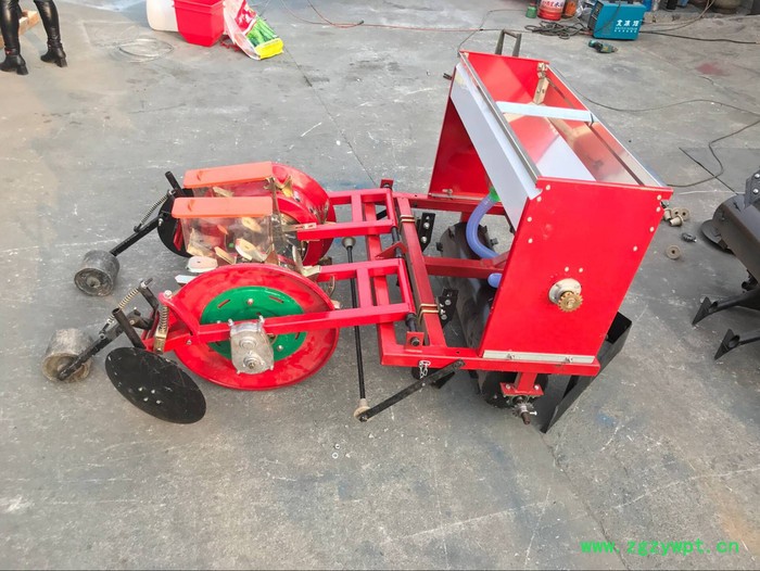 宏博 大豆播种施肥机 多用途玉米播种机 花生喷药播种覆膜机图3