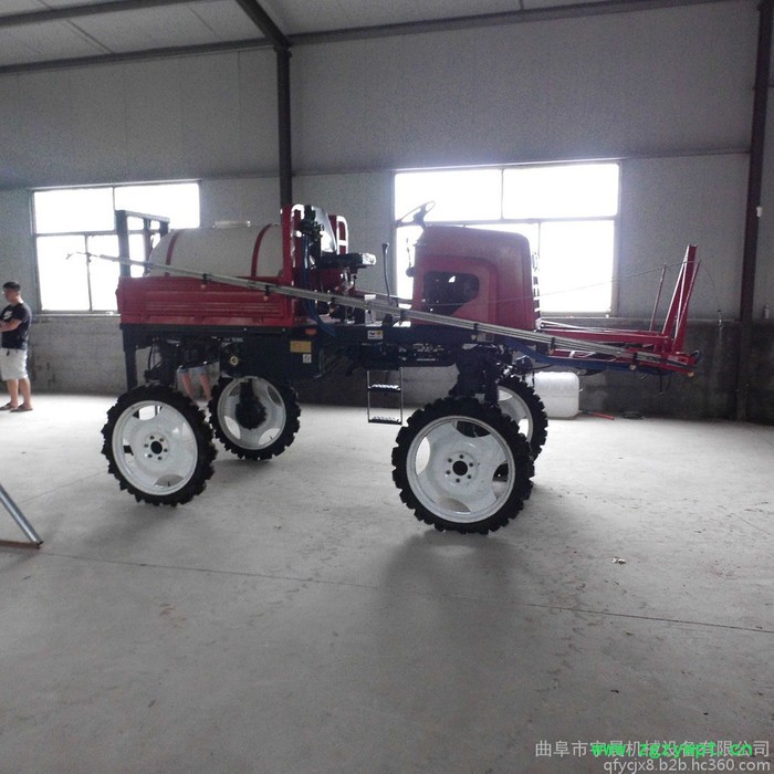 四轮驱动四驱转向喷药车水稻农田四轮打药施肥机多功能打药车图6