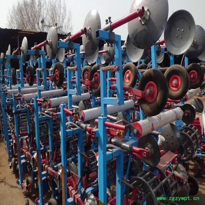 新款花生播种喷药施肥机 花生覆膜播种机 安全可靠图2