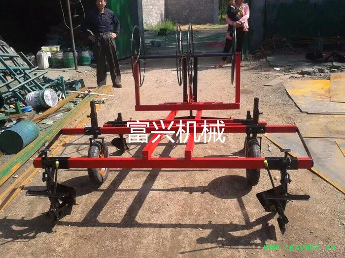 喷药花生拖拉机 带动播种机施肥机 手扶覆膜机图8