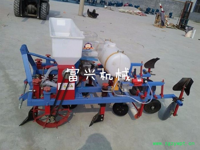 喷药花生拖拉机 带动播种机施肥机 手扶覆膜机图6