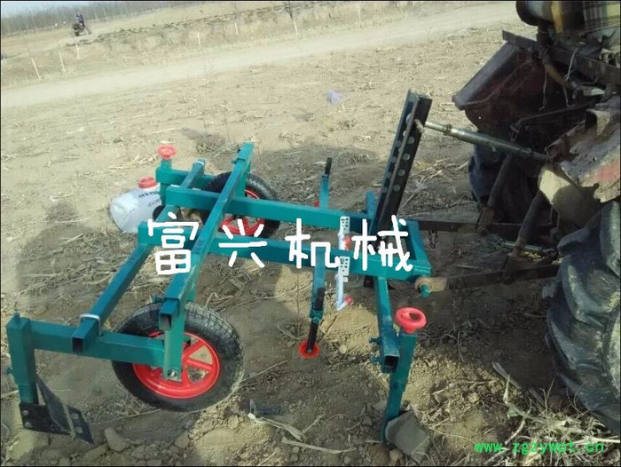 喷药花生拖拉机 带动播种机施肥机 手扶覆膜机图2