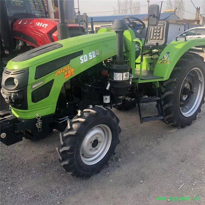 大桥高配四驱拖拉机 甘肃旋耕用拉犁1804耕地机 拖拉机带打药机图5