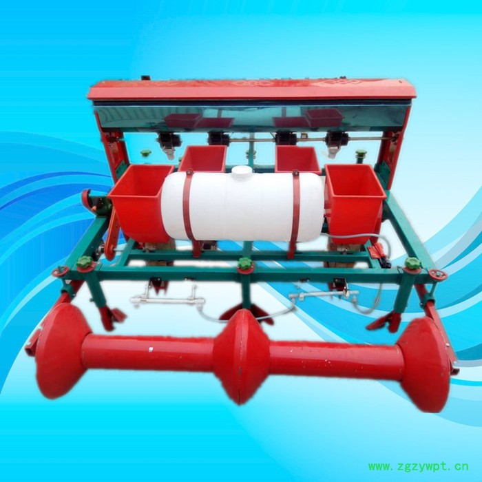 拖拉机花生施肥机   农用喷药地膜播种机价格图4