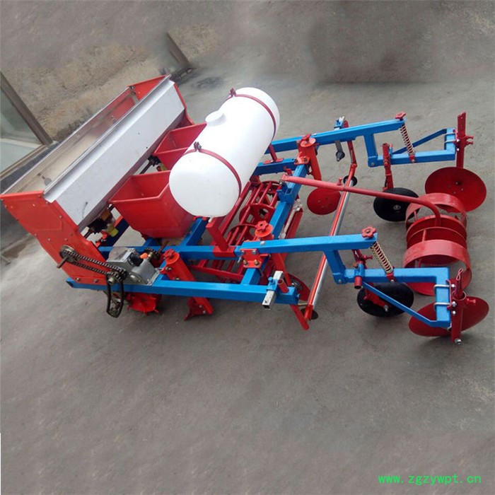 喷药播种施肥机 广西玉米播种覆膜机 花生起垄覆膜播种机直销图2