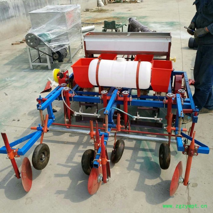 喷药播种施肥机 广西玉米播种覆膜机 花生起垄覆膜播种机直销图8
