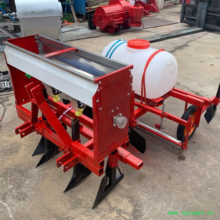 玉米起垄覆膜播种机 新款花生不覆膜播种施肥机 开沟播种喷药覆膜盖土一体精播机图7