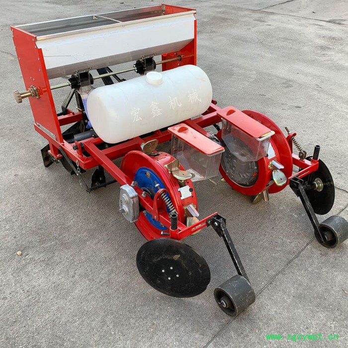 玉米起垄覆膜播种机 新款花生不覆膜播种施肥机 开沟播种喷药覆膜盖土一体精播机图3