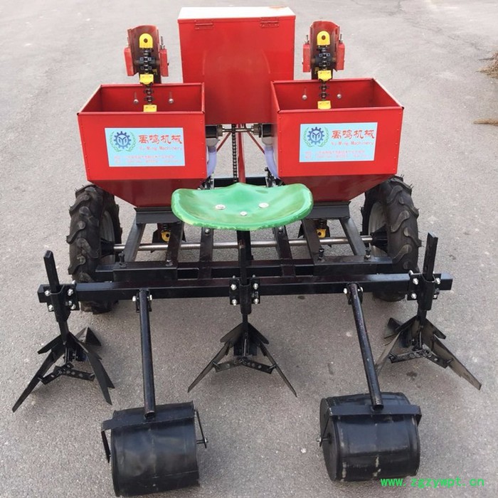 马铃薯 种植机 施肥机打药机施肥土豆种植机 拖拉机带地瓜种植机 出口施肥播种机 2