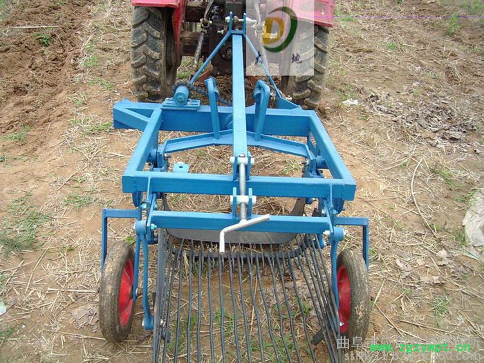 红薯洋葱药材收获机 多功能根茎作物药材挖掘机红薯花生收获机花生杀秧收获机科阳”牌红薯收获机土豆红薯收获机花生收获机图7